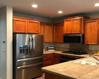 Sacramento cozy retreat - Sacramento - Kitchen