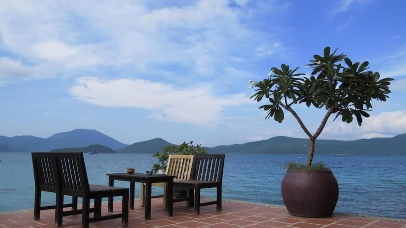 Whale Island Resort