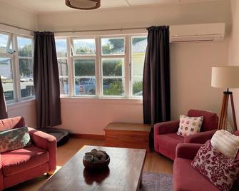 Reefton - Relaxed West Coast Getaway - Close to Town - Pet Friendly - Reefton - Living room