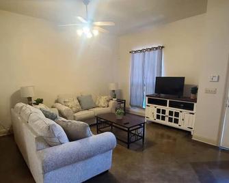 Chateau 2 - Hammond - Living room