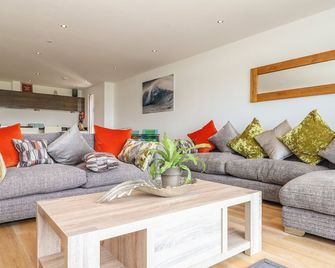 8 Cribbar - Newquay - Living room