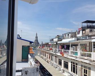 Chetuphon Gate - Bangkok - Balcony