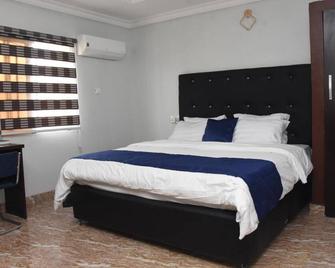 Stunning 3-bed House in Well Secured Estate, Lekki - Lekki - Bedroom