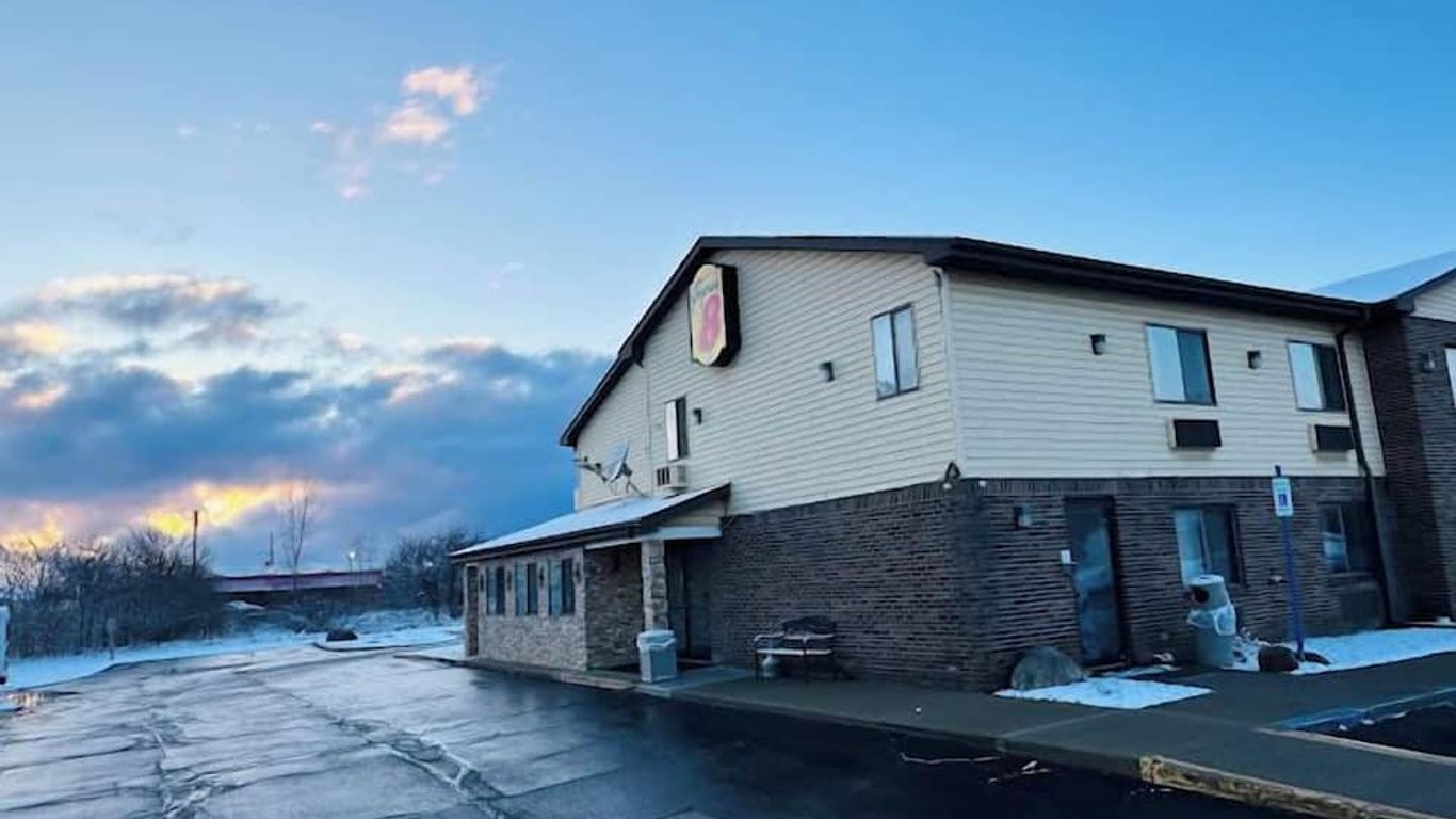 Super 8 by Wyndham Imlay City