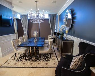 Stunning Penthouse 15-B Located In Historic Market Square. - High Point - Dining room