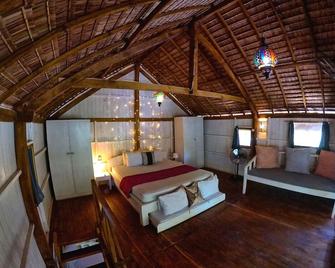 Cosmos Bungalows - Bira - Sypialnia