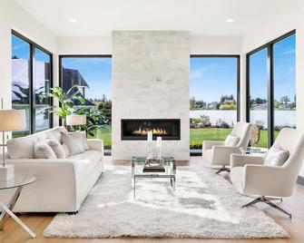 Lake Front Dream Retreat Property - Lynden - Living room