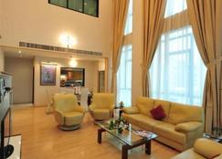 One Pavilion Luxury Serviced Apartments - Manama - Living room