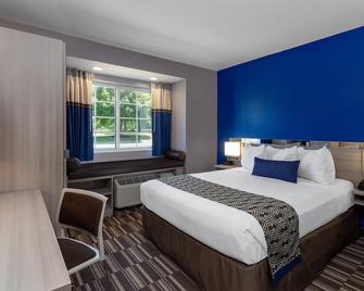 Microtel Inn & Suites by Wyndham Bethel/Danbury - Bethel - Bedroom