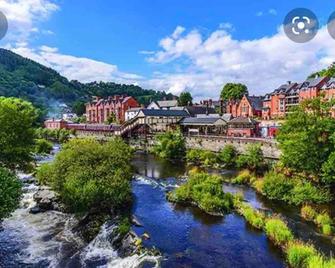 Penddol Cottage & Boathouse - Llangollen