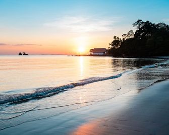 Baansuan Aokhai Beach Resort - Muang Klaeng - Beach