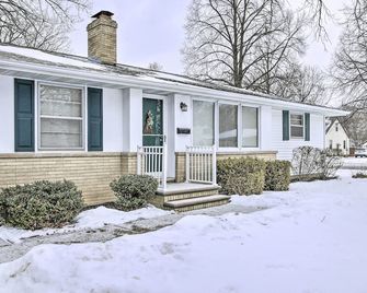 Green Bay Home 3 Blocks to Lambeau Field! - Green Bay - Building