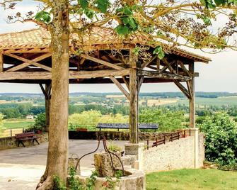 Charming house with private spa - Savignac-de-Duras - Patio