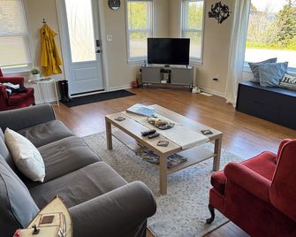 Stunning Ocean Views - Home on Lunenburg Bay - Rose Bay - Living room