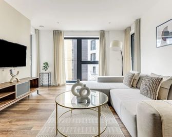 The Wandsworth Luxury Apartment - London - Living room