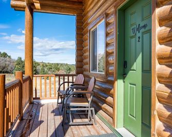 Stunning Cabin Rental for Glamping Escapes Between Bryce Canyon and Zion National Park - Alton - Balcón