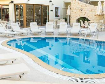 Matheos Apartments - Piskopiano - Zwembad