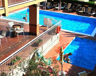 Residence Orchidea - Pietra Ligure - Piscina