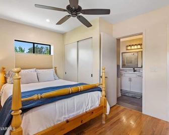 Uptown Sedona House - Hot Tub - 90 Second Walk To Main Street - Sedona - Bedroom