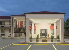 Super 8 by Wyndham Bryant Little Rock Area - Bryant - Bâtiment