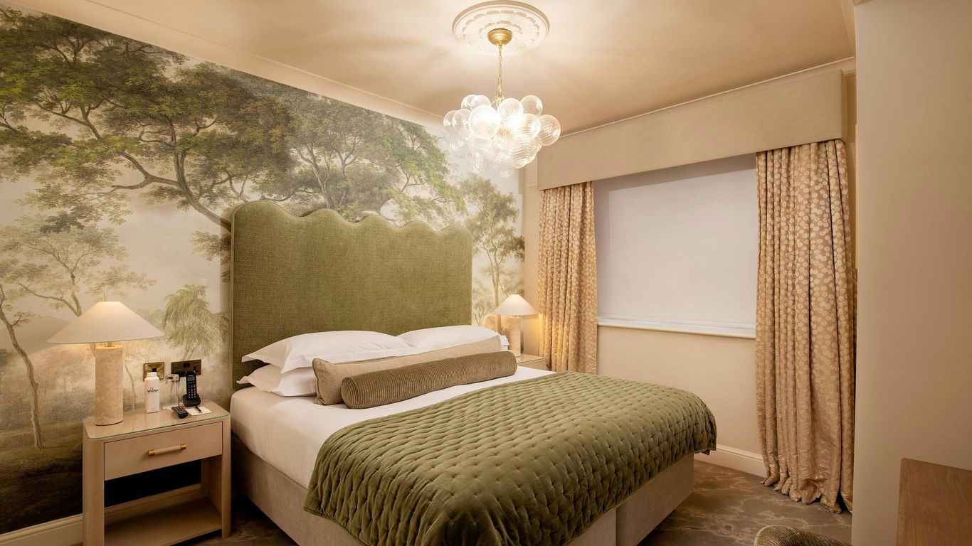 The Capital Hotel, Apartments & Townhouse