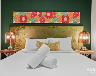 Stylish 4BR with Smart TV and Free Garage Parking - אוסטין