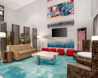 Best Western Plus Daphne Inn & Suites - Дафні - Лоббі