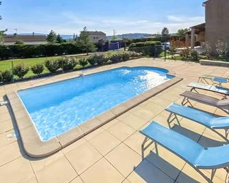 3 Bedroom Gorgeous Home In Gargas - Gargas - Pool