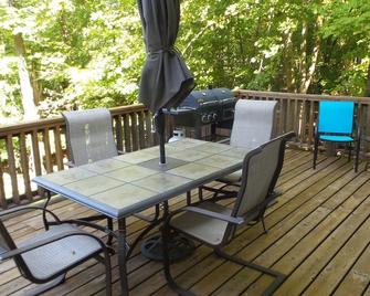 Escape to Tranquility on Ross Lake: A Perfect Getaway! - Aitkin - Balcony