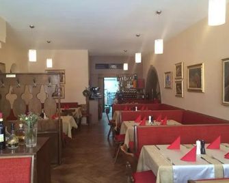 Weinstube Heigl Restaurante Pizzeria Puc - Landshut - Restaurant