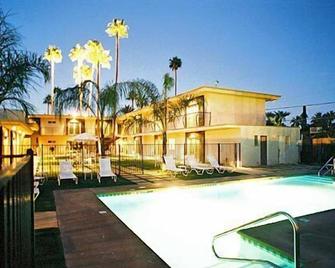 7 Springs Inn & Suites - Palm Springs - Pool