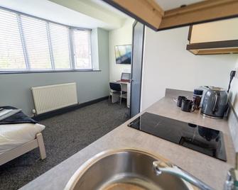 Spacious 1-bed Studio in Birmingham - Birmingham - Kitchen