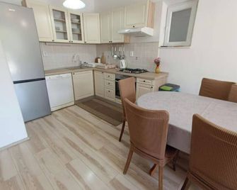 Room-maria Apartments Zaton - Apartment - Zaton - Кухня