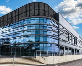 Holiday Inn Farnborough By IHG - Farnborough - Будівля