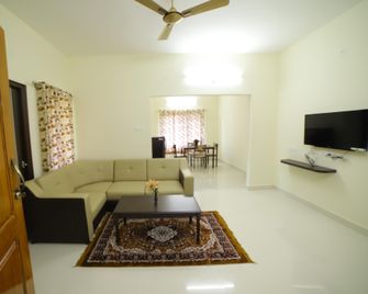 Taj Homes Stay in Tirupati - Tirupati - Wohnzimmer
