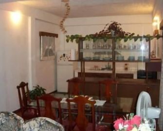 Benn's Apartment Rentals - Scarborough - Living room