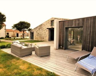 Demeure Du Pont Rolland, Heated Inside Pool, Sauna And Great Location - Avrillé - Patio