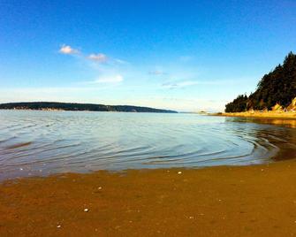 Saratoga Guest Cottage. Quiet & Tranquil Hideaway, Mountain & Ocean View - Langley