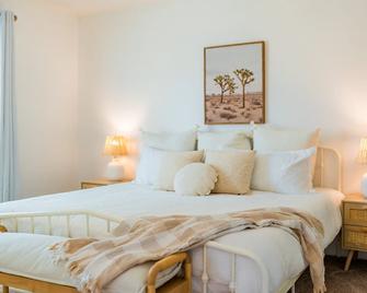 Gilbert Getaway - pool+games+pool table - Gilbert - Bedroom