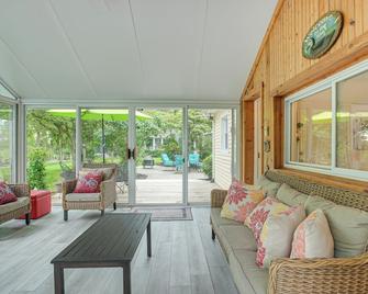 Thornville Home with Boat Dock On the Lake! - Hebron - Sala de estar