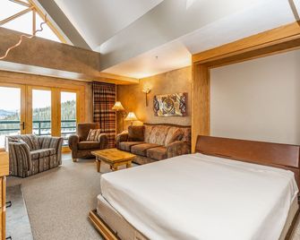 Condo with hot tub & pool - prime ski-in/out location - Big Sky - Bedroom