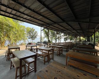 Campx Holiday Park Jatiluhur - Purwakarta - Restaurante
