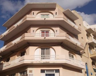 Sea And Country View 1st Floor Apartment - Xlendi - Building
