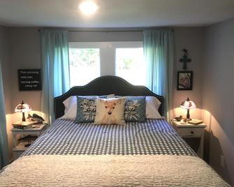 Our Happy Place -The Cozy Cottage - Yellville - Bedroom