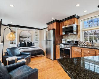 Cozy Loft for 2- Steps from Village of Pittsford - Pittsford - Kitchen