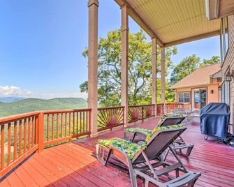 Sky Valley Home w/ Mtn View, 5 Mi to Rabun Bald! - Dillard - Balcony