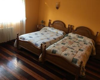 Hostal Galicia - Монфорте-де-Лемос - Спальня