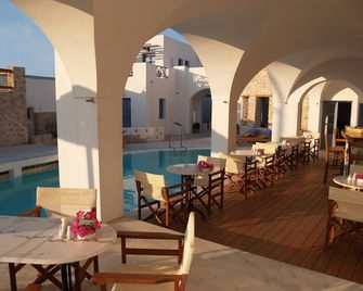 Meltemi Suites - Perissa - Bar