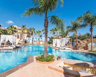 Oasis Studios - Mália - Pool