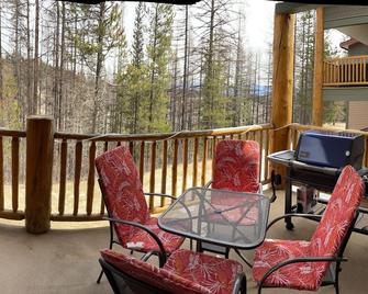 Newly redecorated condo right on the ski hill with private hot tub. - Kimberley - Balcony